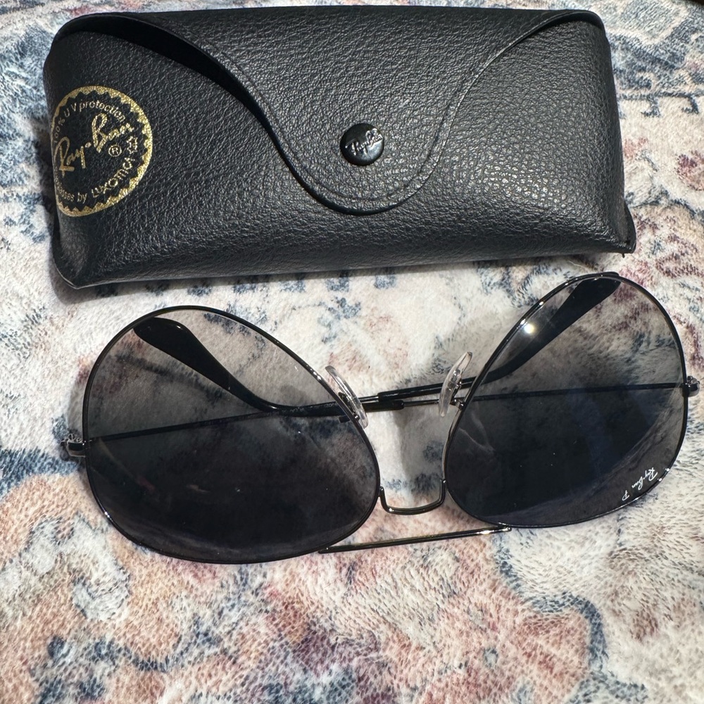 NWOT Ray-Ban GRADIENT Sunglasses with Black Frame